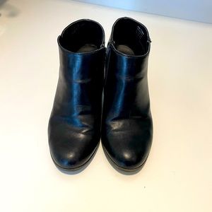 US10 Call it Spring black heeled boots